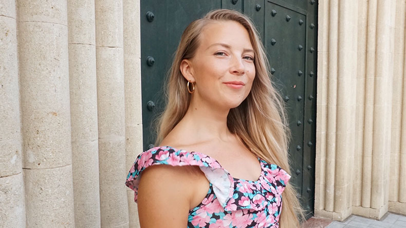 Die Medienmanagement-Studentin Elin Matilda Karlsson vom Campus Berlin erhält den diesjährigen DAAD-Preis der Hochschule Macromedia.